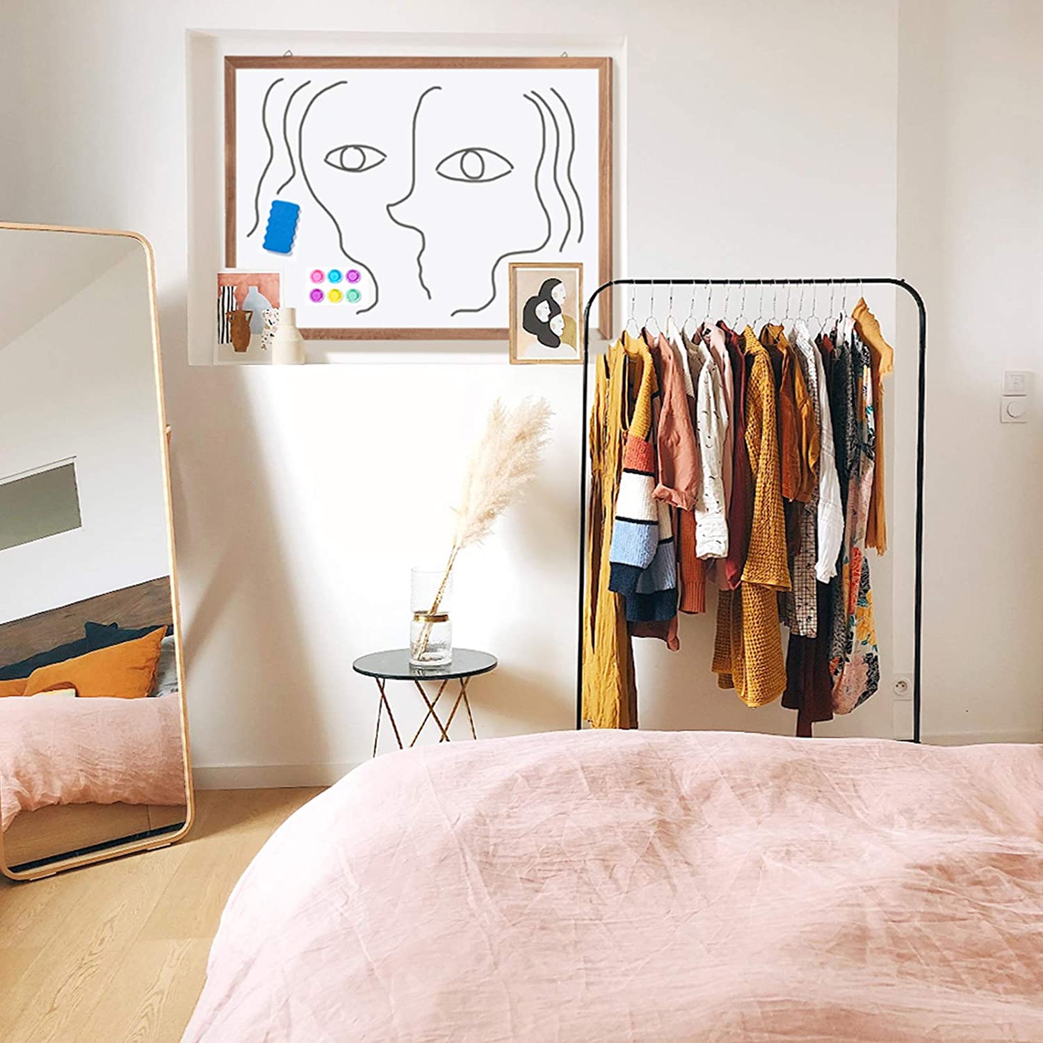 amz_bang-trang-khung-go-trong-phong-ngu